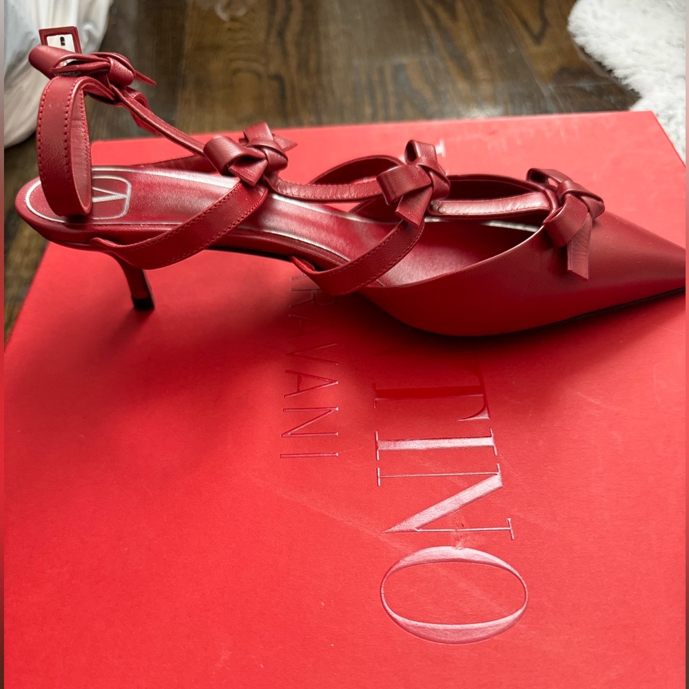 New Red Valentino bow leather heels 7.5 NWT